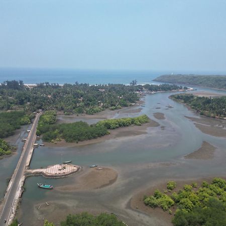 The Mangrove Hotel Achra ภายนอก รูปภาพ