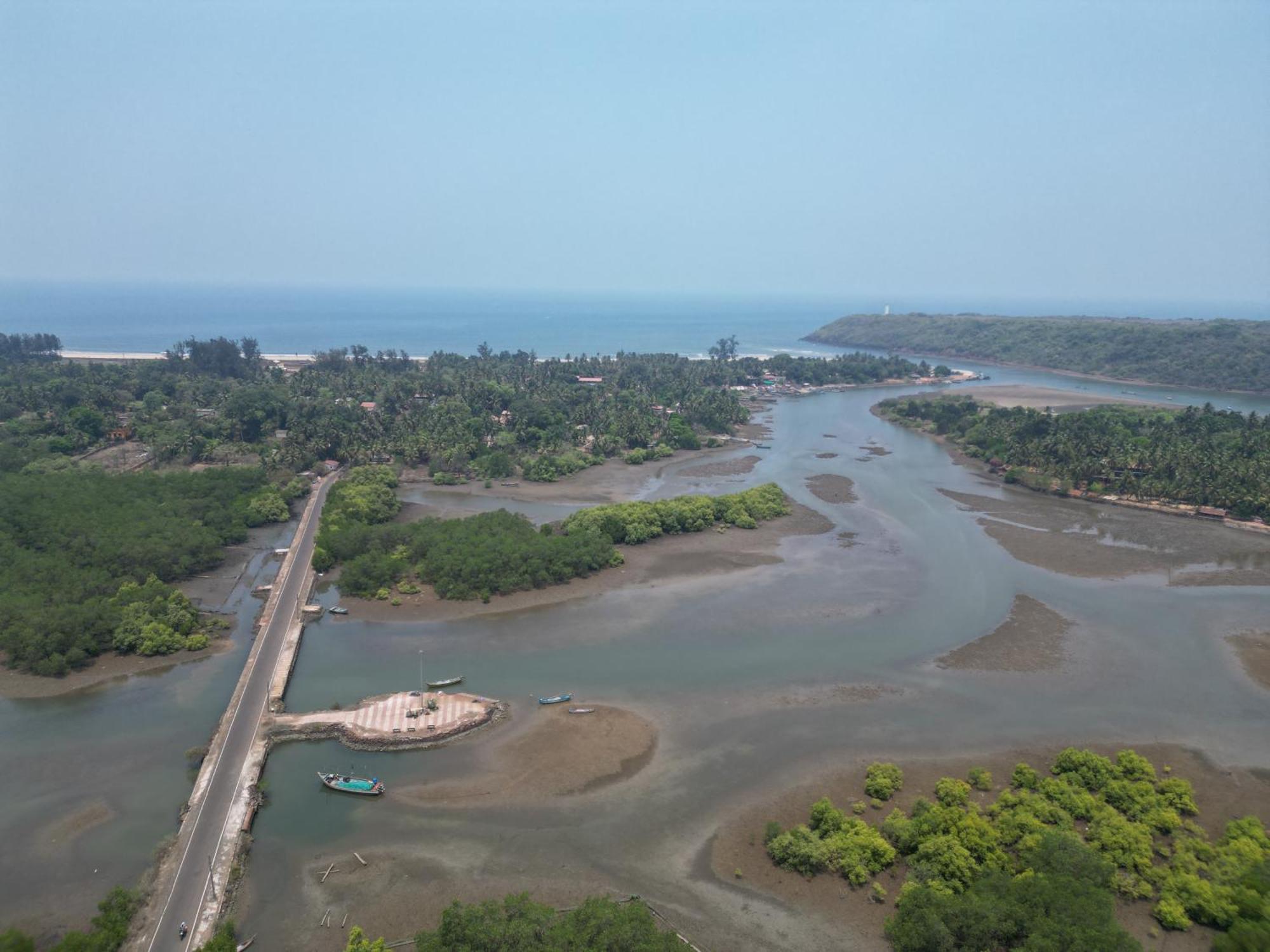 The Mangrove Hotel Achra ภายนอก รูปภาพ